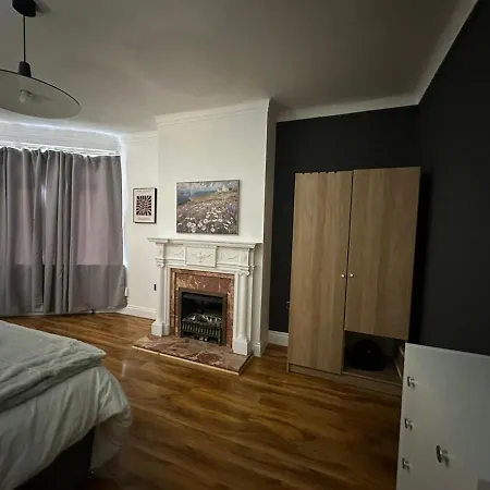 Villa Luxury 5bd, Gym, Parking, Bus To Airport, Sleeps10
