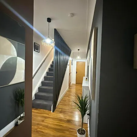 Villa Luxury 5bd, Gym, Parking, Bus To Airport, Sleeps10 Edinburgh