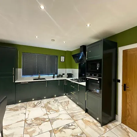 Luxury 5bd, Gym, Parking, Bus To Airport, Sleeps10 Villa