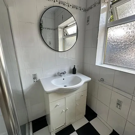 Luxury 5bd, Gym, Parking, Bus To Airport, Sleeps10 *