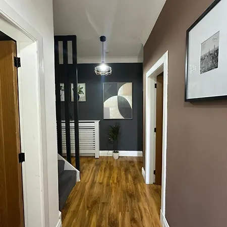 Villa Luxury 5bd, Gym, Parking, Bus To Airport, Sleeps10 Edinburgh