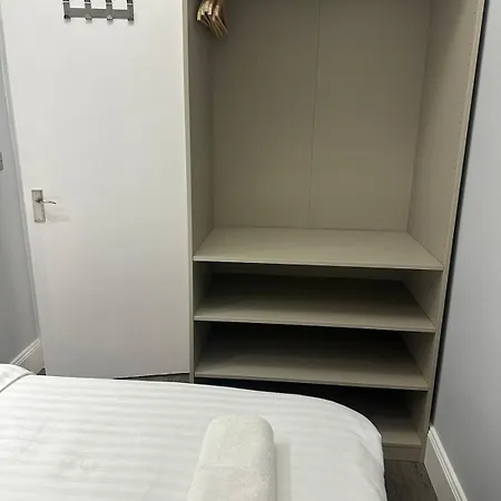 Centre Ground Floor 3 Bedroom Edynburg