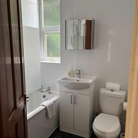 Spacious 3 Bed Modern Edinburgh