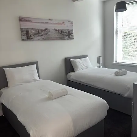 Spacious 3 Bed Modern Appartement *