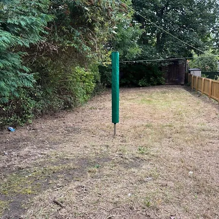 Spacious 3 Bed Modern Apartment