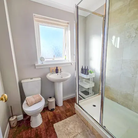 Semesterbostad 3 Bedroom Home, Peaceful Garden *