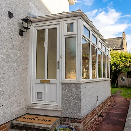 3 Bedroom Home, Peaceful Garden 펜션 *