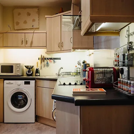 Traditional 2 Bedroom Appartement