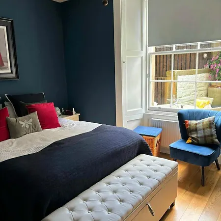 Edinburgh, Near Dean Village, Luxury Art Garden Apartment