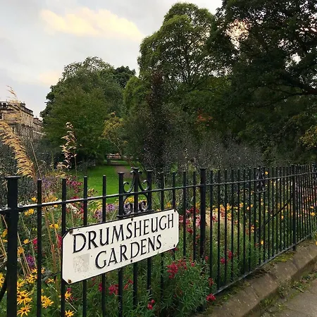 Edinburgh, Near Dean Village, Luxury Art Garden *