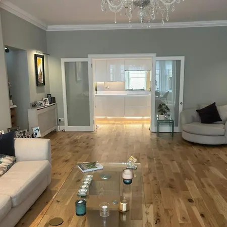 Edinburgh, Near Dean Village, Luxury Art Garden Apartment Edinburgh