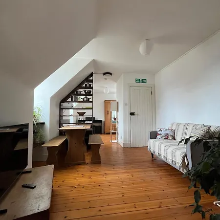 Light & Stylish Loft In Heart Of The Old Town Edinburgh