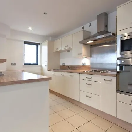 Waterfront Spacious Flat *