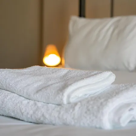 Historic Townhouse In Centre شقة