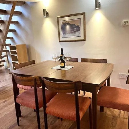 Stylish 2br - Walk To Attraction * אדינבורו