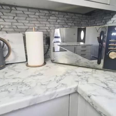 Vakantiehuis Dynastays- Stylish Seaside Home- Adults Only, Dog Friendly, Garden & Parking