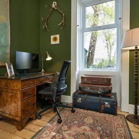 Homely 2 Bedroom - Pass The Keys * אדינבורו