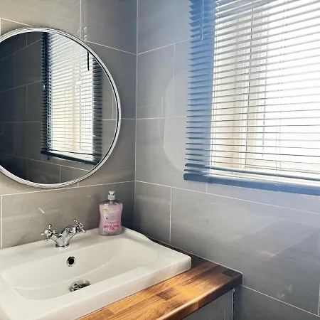 Lägenhet Spacious 2br By Portobello Edinburg