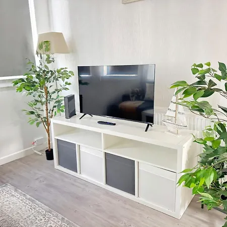 Spacious 2br By Portobello Lägenhet *