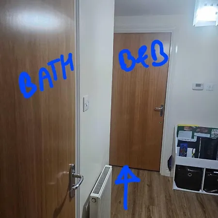 Centre One Private Bedroom In Shared With Private Bathroom With Free Car Parking * Edinburgh