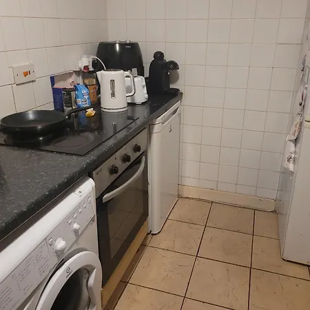 2 Bed Flat *