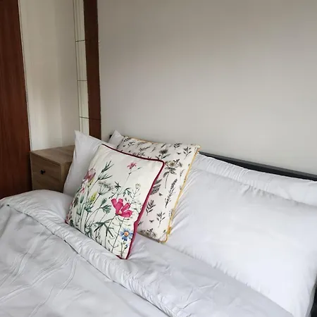 公寓 Stunning 3bed With Balcony And Free Parking *