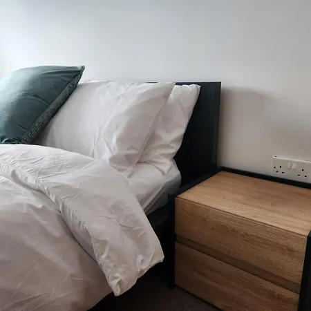Stunning 3bed With Balcony And Free Parking