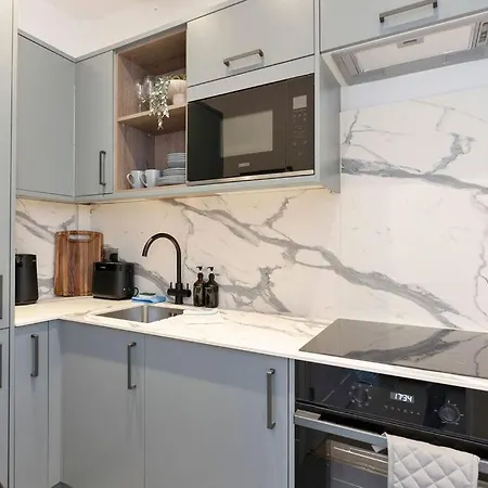 The Compact Caledonian Flat - Haymarket Lägenhet *