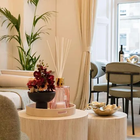 The Compact Caledonian Flat - Haymarket *