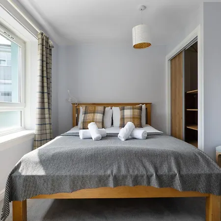 Holyrood Duplex 3-bedroom Edinburg