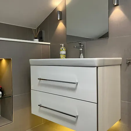 Georgian Townhouse In Centre