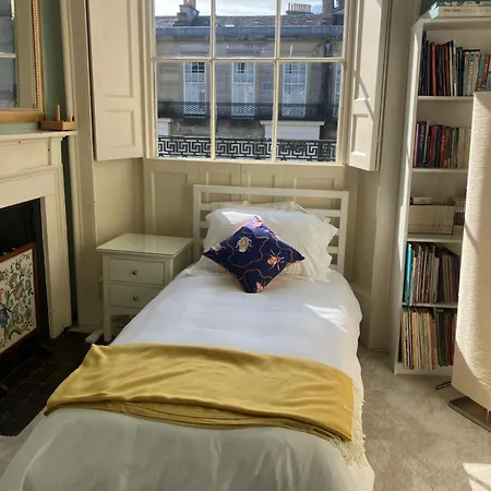 Georgian Townhouse In Centre *