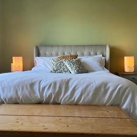 Georgian Townhouse In Centre