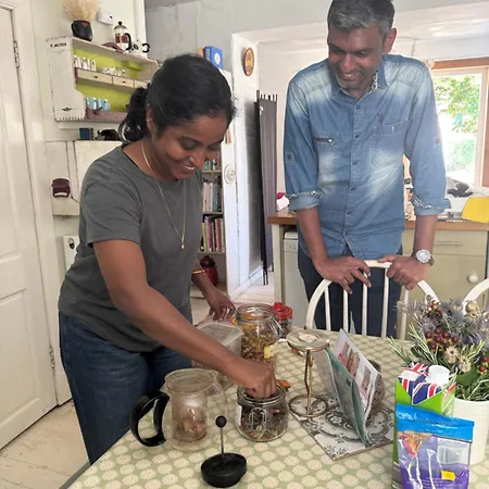 Charming For Share ,private Double , Fast Fibre Optik Int, Free Parking, Garden *