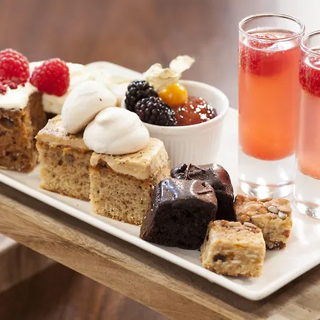 Radisson Blu Hotel, Centre 4*