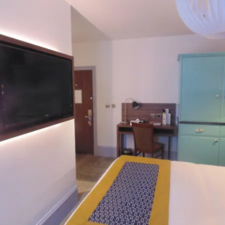 Hotel apartamentowy Cairn &