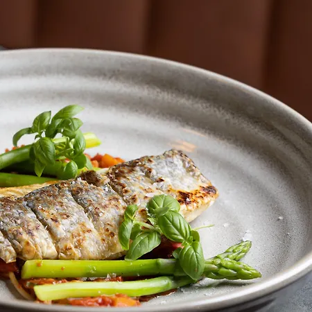 Four Points By Sheraton Hotel 4*