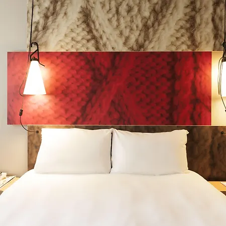 Ibis Centre Royal Mile Hotel 3*