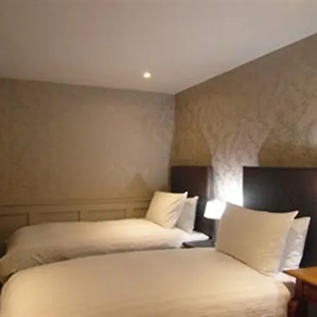 Grove House 4*