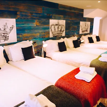 Stay Central Hotel מלון