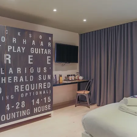 Stay Central Hotel מלון 3*