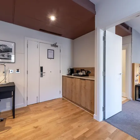 Apex Of 4* Edinburgh