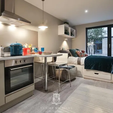 For Students Only - Kings Stables Road In Apartment