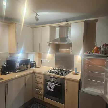 Centre One Private Bedroom In Shared With Private Bathroom With Free Car Parking