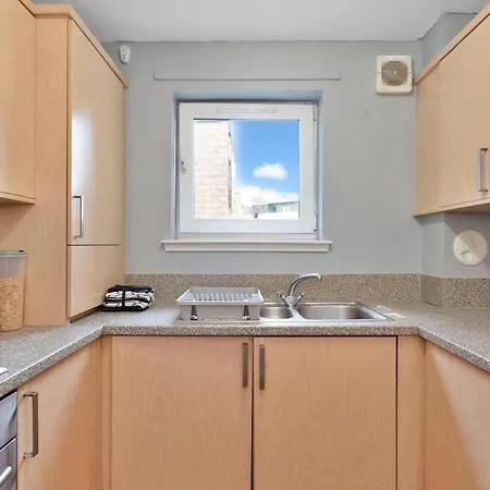 Modern 2br Flat, Parking & Balcony In Appartement