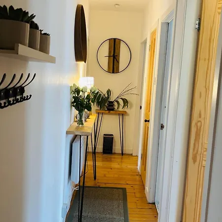 Diagon Alley Two Bed Victoria Street Grassmarket *