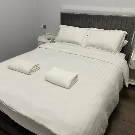 아파트 Centre Ground Floor 3 Bedroom *