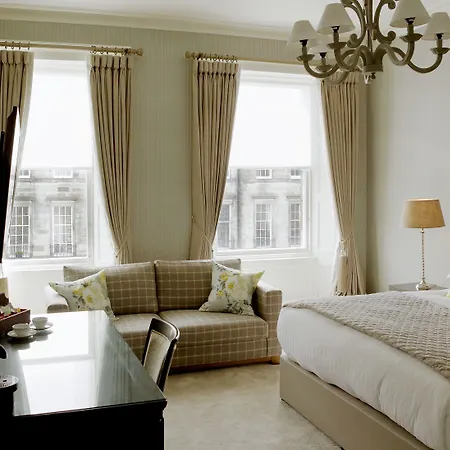 Отель Nira Caledonia 4*