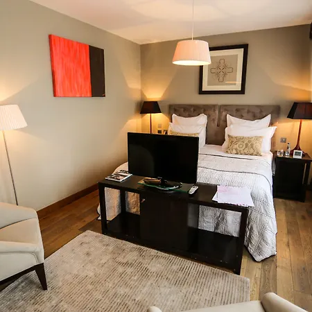 Tigerlily Отель