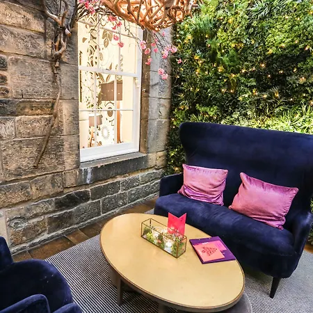 Отель Tigerlily 4*